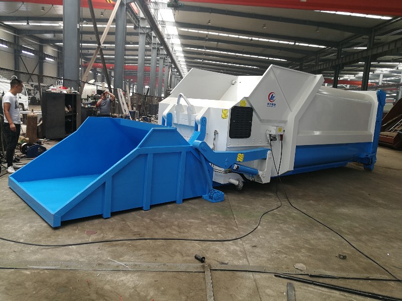 8-22立方移動(dòng)壓縮垃圾箱