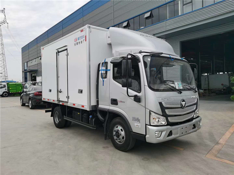 國六福田歐馬可S3排半冷藏車3米8